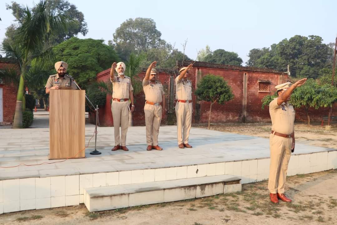 ਪੁਲਿਸ ਮੁਲਾਜ਼ਮਾਂ ਨੇ ਰਾਸ਼ਟਰੀ ਏਕਤਾ ਦਿਵਸ ‘ਤੇ ਚੁੱਕੀ ਸਹੁੰ, ਦੇਖੋ ਤਸਵੀਰਾਂ