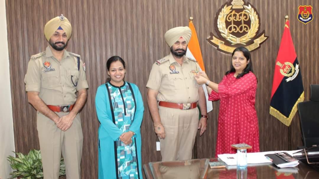 ਐਸ.ਐਸ.ਪੀ ਖੰਨਾ ਵੱਲੋਂ ਸਬ-ਇੰਸਪੈਕਟਰਾਂ ਨੂੰ ਪ੍ਰਸੰਸਾ ਪੱਤਰਾਂ ਨਾਲ ਕੀਤਾ ਸਨਮਾਨਿਤ