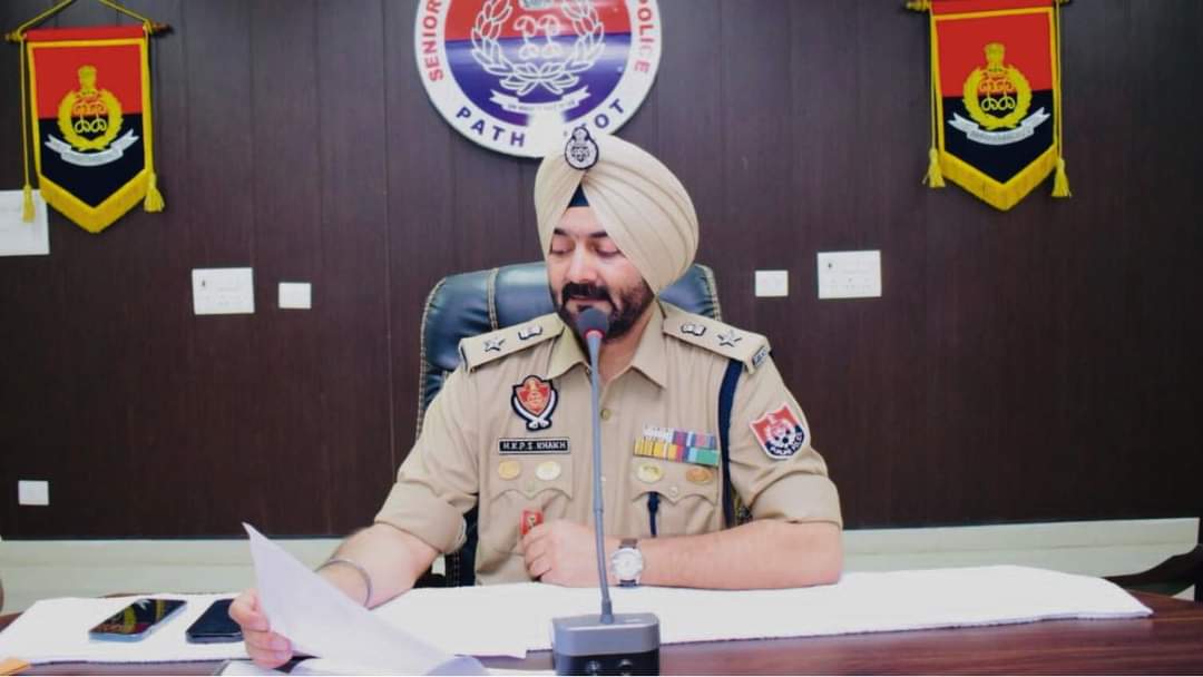 ਐਸ.ਐਸ.ਪੀ ਪਠਾਨਕੋਟ ਵੱਲੋਂ ਵਿਸ਼ੇਸ਼ ਮੀਟਿੰਗ