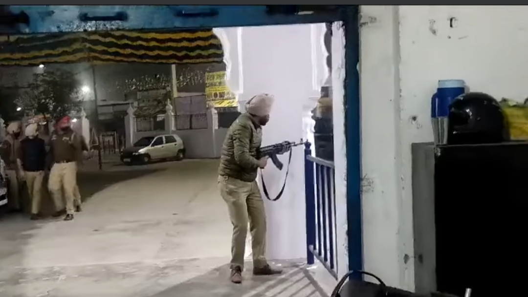 ਸੁਲਤਾਨਪੁਰ ਲੌਧੀ ਵਿਖੇ ਨਿਹੰਗ ਸਿੰਘਾਂ ਅਤੇ ਪੁਲਿਸ ਵਿਚਕਾਰ ਝੜਪ, ਪੂਰਾ ਮਾਮਲਾ ਕੀ ਸੀ ? ਪੜ੍ਹੋ ..