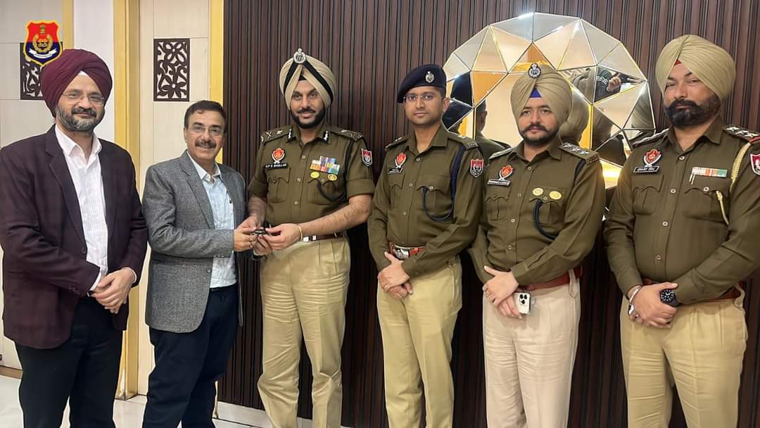 ਅੰਮ੍ਰਿਤਸਰ ਪੁਲਿਸ ਵੱਲੋਂ 24 ਘੰਟਿਆਂ ਅੰਦਰ ਕਾਰ ਕੀਤੀ ਅਸਲ ਮਾਲਕ ਹਵਾਲੇ
