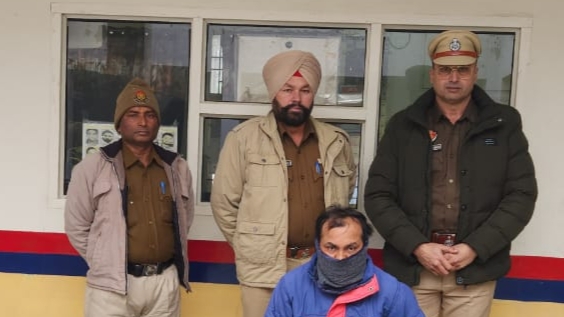 24 ਬੋਤਲਾਂ ਪਲਾਸਟਿਕ ਸ਼ਰਾਬ ਦੀਆਂ ਬ੍ਰਾਮਦ