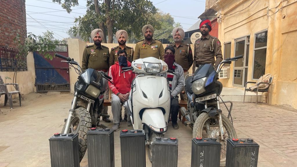 ਦਾਤਰ ਦੀ ਨੋਕ ਤੇ ਲੁੱਟਾਂ ਖੋਹਾ ਕਰਨ ਵਾਲੇ ਖਤਰਨਾਕ ਗੈਂਗ ਦਾ ਪਰਦਾਫਾਸ਼, 2 ਦੋਸ਼ੀ ਗ੍ਰਿਫਤਾਰ, ਪੜ੍ਹੋ ਪੂਰੀ ਖ਼ਬਰ …
