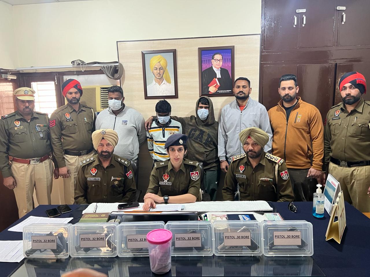 ਥਾਣਾ ਸ਼ਾਹਕੋਟ ਪੁਲਿਸ ਵੱਲੋ 302 ਗ੍ਰਾਮ ਹੈਰੋਇਨ, 04 ਪਿਸਟਲ ਦੇਸੀ 32 ਬੋਰ ਸਮੇਤ ਮੈਗਜ਼ੀਨ, 06 ਰੌਦ ਜਿੰਦਾ, 02 ਪਿਸਟਲ 30 ਬੋਰ ਸਮੇਤ ਮੈਗਜ਼ੀਨ ਬ੍ਰਾਮਦ 03 ਵਿਅਕਤੀਆ …