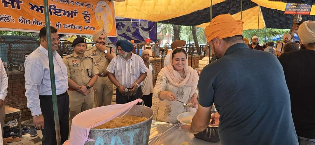 ਡਾ. ਰਵਜੋਤ ਗਰੇਵਾਲ ਐਸਐਸਪੀ, ਸ਼੍ਰੀ ਫਤਿਹਗੜ੍ਹ ਸਾਹਿਬ ਵੱਲੋਂ ਸਾਵਣ ਮਹੀਨੇ ਦੀ ਸੰਗਰਾਂਦ ਦਿਹਾੜੇ ਤੇ ਲਗਾਇਆ ਲੰਗਰ, ਤਸਵੀਰਾਂ