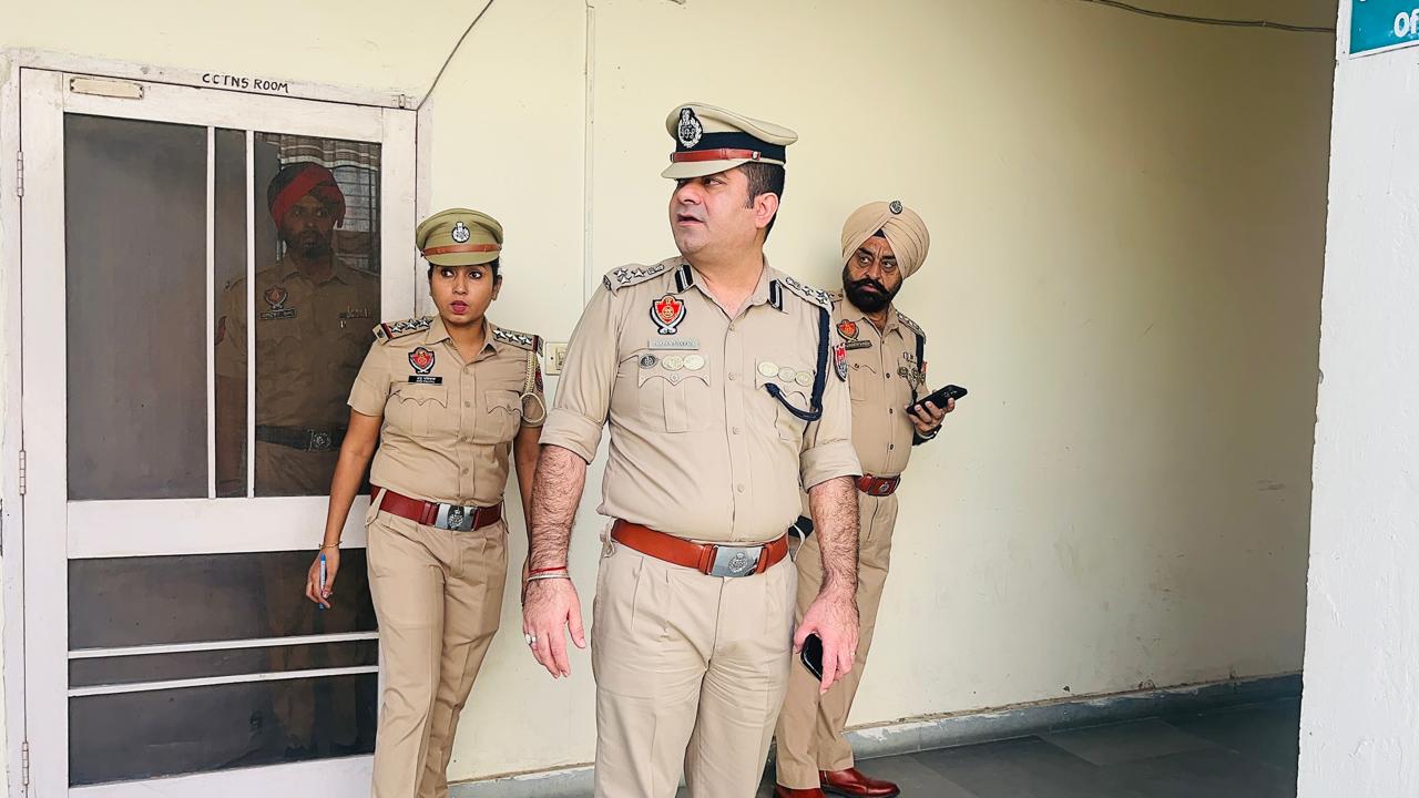 ਐਕਸ਼ਨ ਮੋਡ ‘ਚ ਸੀਪੀ ਜਲੰਧਰ, ਥਾਣਿਆਂ ਦੀ ਕੀਤੀ ਅਚਨਚੇਤ ਚੈਕਿੰਗ