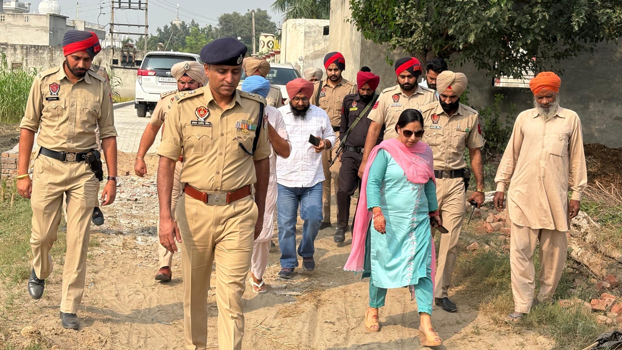ਪਰਾਲੀ ਸਾੜਨ ਨੂੰ ਰੋਕਣ ਲਈ ਡੀ.ਸੀ ਡਾ. ਪੱਲਵੀ ਅਤੇ ਐੱਸ.ਐੱਸ.ਪੀ. ਮਾਲੇਰਕੋਟਲਾ ਸ ਗਗਨ ਅਜੀਤ ਸਿੰਘ ਵੱਲੋਂ ਨੇ ਰਾਜਾਸਾਂਸੀ ਖੇਤਰ ਦਾ ਕੀਤਾ ਦੌਰਾ