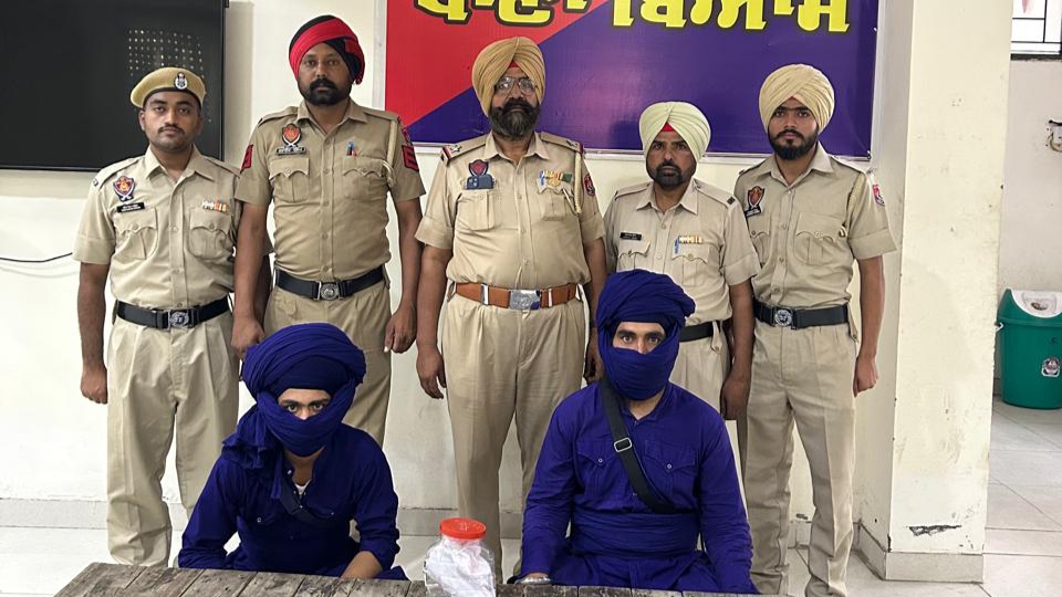 ਥਾਣਾ ਬਿਆਸ ਵੱਲੋ ਇੱਕ 32 ਬੋਰ ਪਿਸਟਲ ਸਮੇਤ ਮੈਗਜੀਨ ਅਤੇ 02 ਜਿੰਦਾ ਰੌਂਦ ਸਮੇਤ ਦੋ ਕਾਬੂ