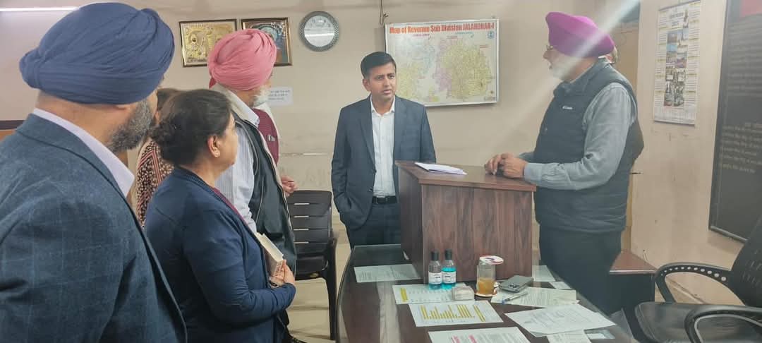 ਡਿਪਟੀ ਕਮਿਸ਼ਨਰ ਡਾ. ਹਿਮਾਂਸ਼ੂ ਅਗਰਵਾਲ ਵੱਲੋਂ ਸਬ ਰਜਿਸਟਰਾਰ ਦਫ਼ਤਰ ਜਲੰਧਰ ਦੀ ਕੀਤੀ ਅਚਨਚੇਤ ਚੈਕਿੰਗ