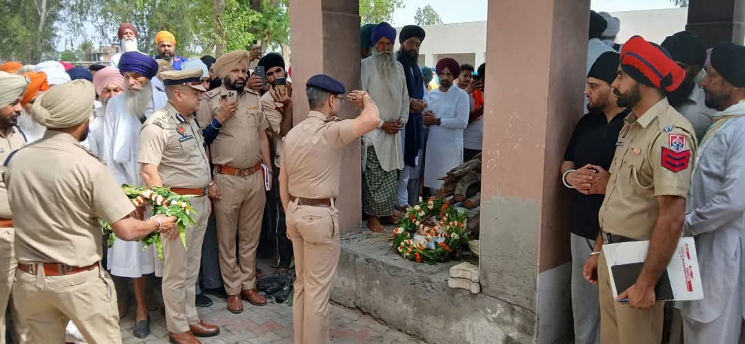 ਪੰਜਾਬ ਪੁਲਿਸ ਦੇ ਬਹਾਦਰ ਐਸ.ਆਈ. ਚਰਨਜੀਤ ਸਿੰਘ ਨੂੰ ਸ਼ਰਧਾਂਜਲੀ ਭੇਟ, ਡੀ.ਜੀ.ਪੀ. ਪੰਜਾਬ ਨੇ ਜੱਦੀ ਪਿੰਡ ਤਰਨਤਾਰਨ ਵਿਖੇ ਹੋਏ ਅੰਤਿਮ ਸੰਸਕਾਰ ਸਮਾਰੋਹ ਵਿੱਚ ਕੀਤੀ ਸ਼ਿਰਕਤ