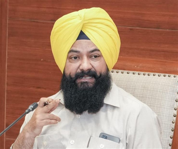 ਦਲਿਤ ਨੋਜਵਾਨ ਦੀ ਲਾਸ਼ ਨਾ ਰੱਖਣ ਦੇ ਮਾਮਲੇ ‘ਤੇ ਐਸ.ਸੀ ਕਮਿਸ਼ਨ ਸਖ਼ਤ – ਡੀ.ਸੀ. ਰੂਪਨਗਰ ਤੋਂ ਤੁਰੰਤ ਰਿਪੋਰਟ ਤਲਬ