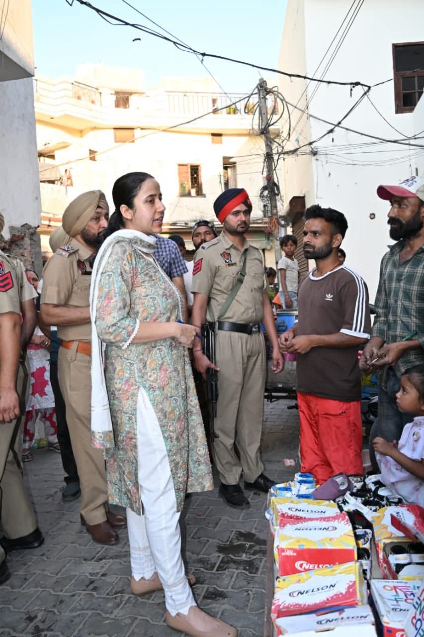 ਖੰਨਾ ਪੁਲਿਸ ਦੀ ਵਿਲੱਖਣ ਪਹਿਲ: ਨਸ਼ਾ ਮੁਕਤ ਸਮਾਜ ਲਈ SSP ਨੇ ਖੁਦ ਸੰਭਾਲੀ ਕਮਾਨ, ‘ਘਰ-ਘਰ ਸੰਪਰਕ ਮੁਹਿੰਮ’ ਰਾਹੀਂ ਜਿੱਤਿਆ ਲੋਕਾਂ ਦਾ ਦਿਲ