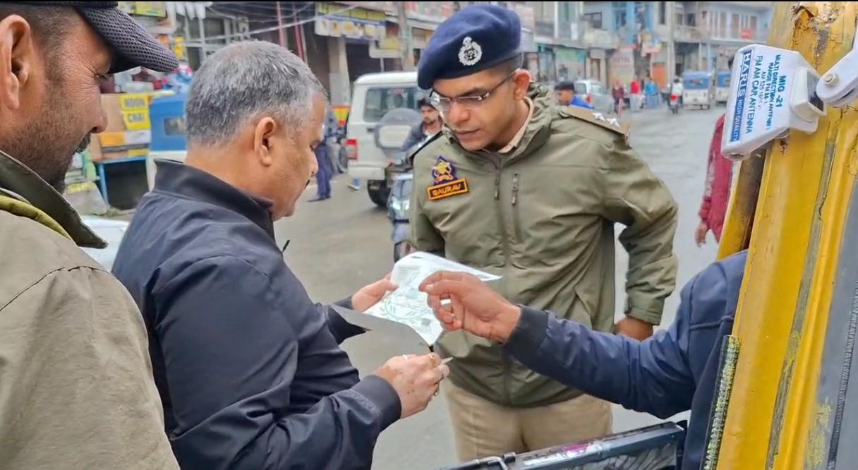 Traffic Crackdown in Rajouri : Over 20 e-autos seized as MVD and J&K Police conduct joint naka, issuing strict warnings to violators against illegal, unlicensed and out-of-route operations