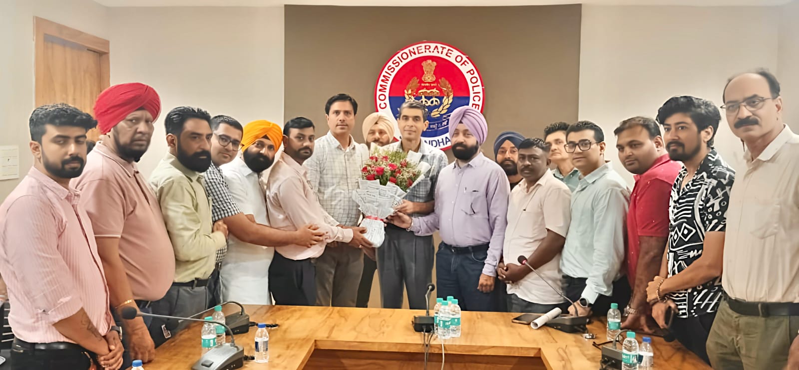 Digital Media Association (DMA) ने फूलों का गुलदस्ता भेंट कर जालंधर के नए पुलिस कमिश्नर सतिंदर सिंह का किया स्वागत