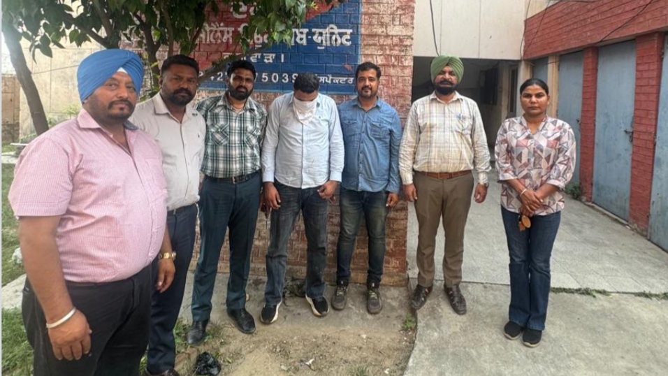 ਵਿਜੀਲੈਂਸ ਬਿਊਰੋ ਵੱਲੋਂ 1,00,000 ਰੁਪਏ ਰਿਸ਼ਵਤ ਲੈਂਦਾ ਸਬ ਇੰਸਪੈਕਟਰ ਰੰਗੇ ਹੱਥੀਂ ਕਾਬੂ